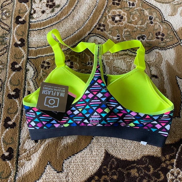 FLASH SALE‼️ 32B VS wireless sports bra - Picture 5 of 7